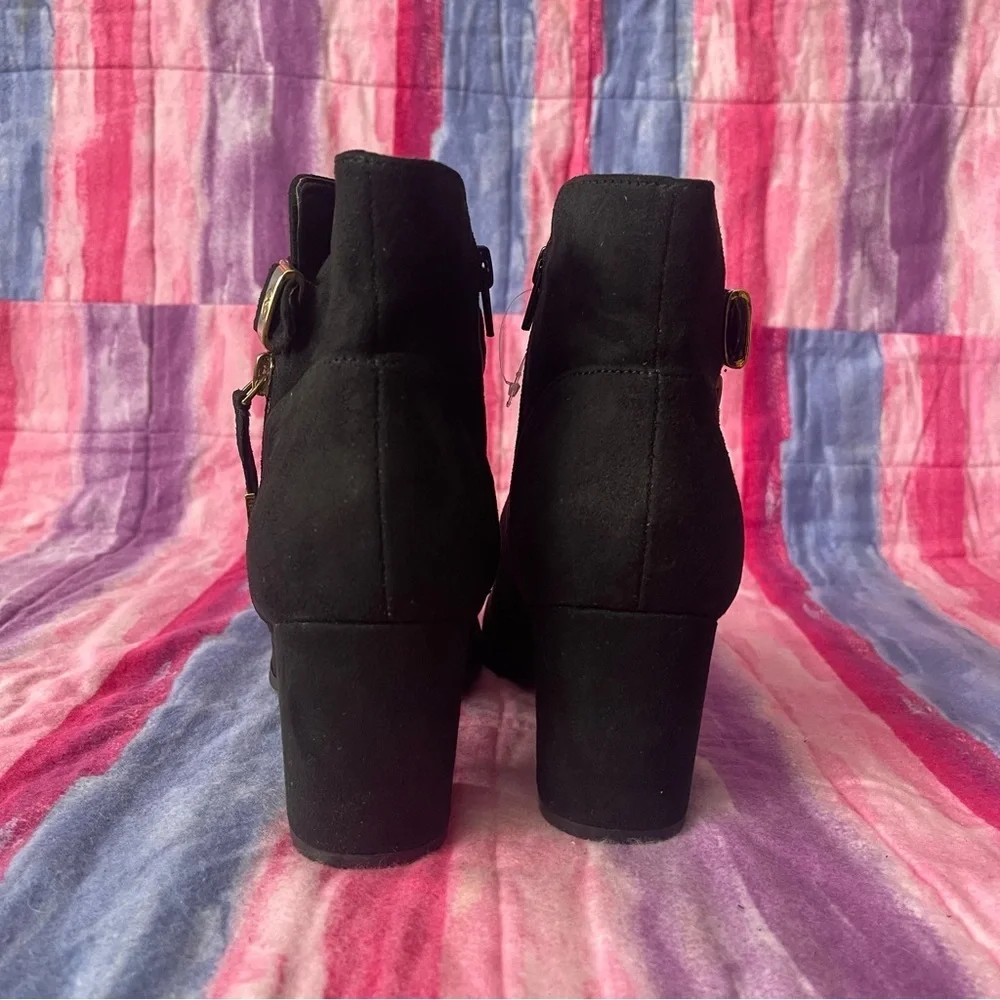 Liz Claiborne Black Ankle closed toe Booties with Gold Buckle size 10 new